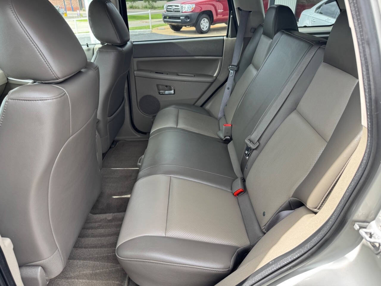 Used 2009 Jeep Grand Cherokee Laredo AWD/4WD image 18