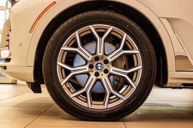Used 2019 BMW X7 xDrive50i w/ Executive Package image 9