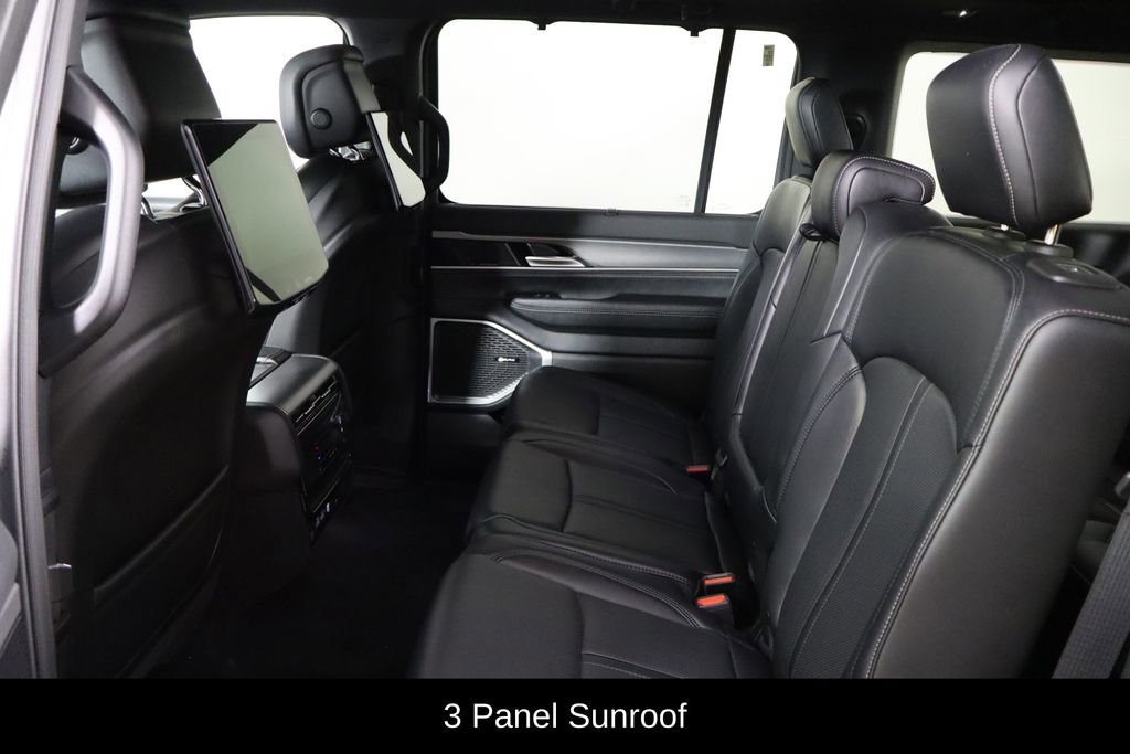 Used 2025 Jeep Wagoneer L Series II w/ Convenience Group I image 17