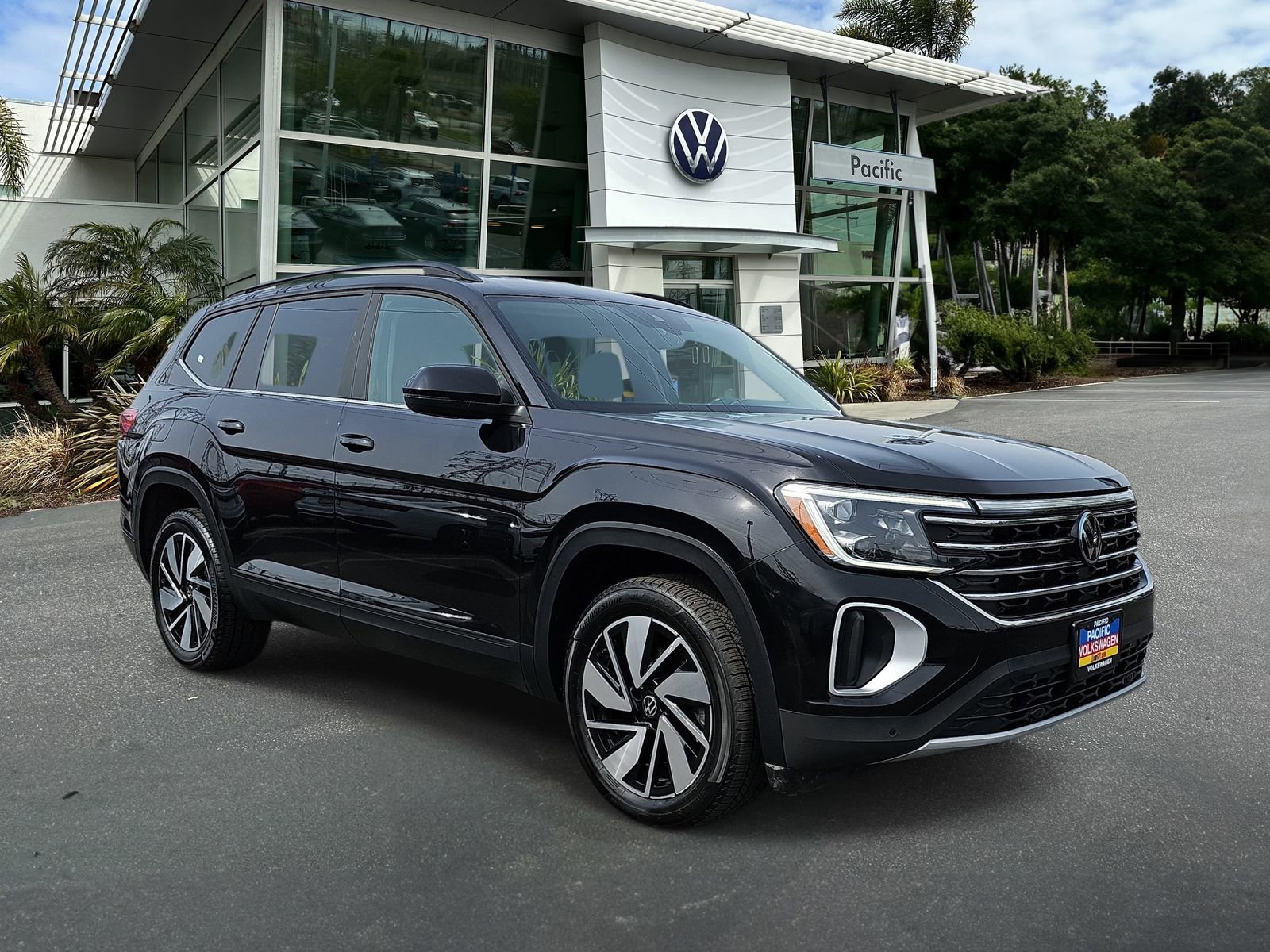 Used 2024 Volkswagen Atlas SE image 3