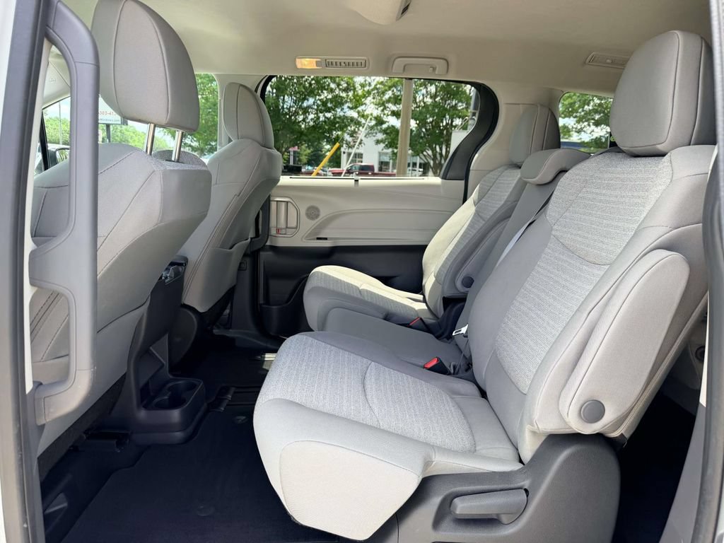 Certified 2024 Toyota Sienna LE FWD image 16