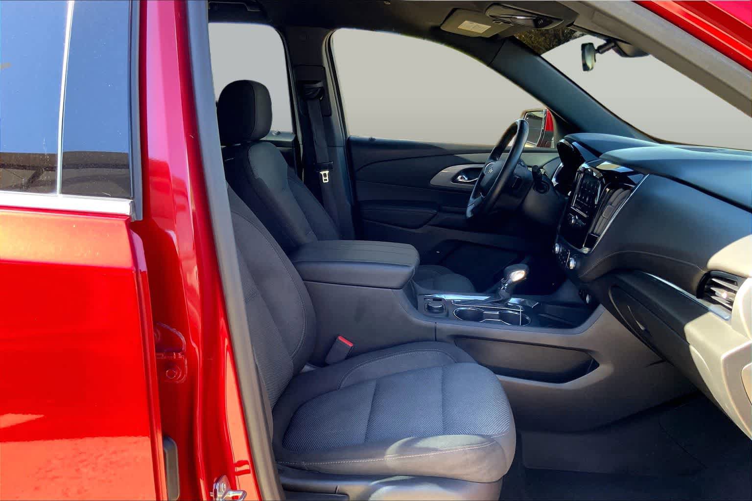 Used 2023 Chevrolet Traverse LT FWD image 9