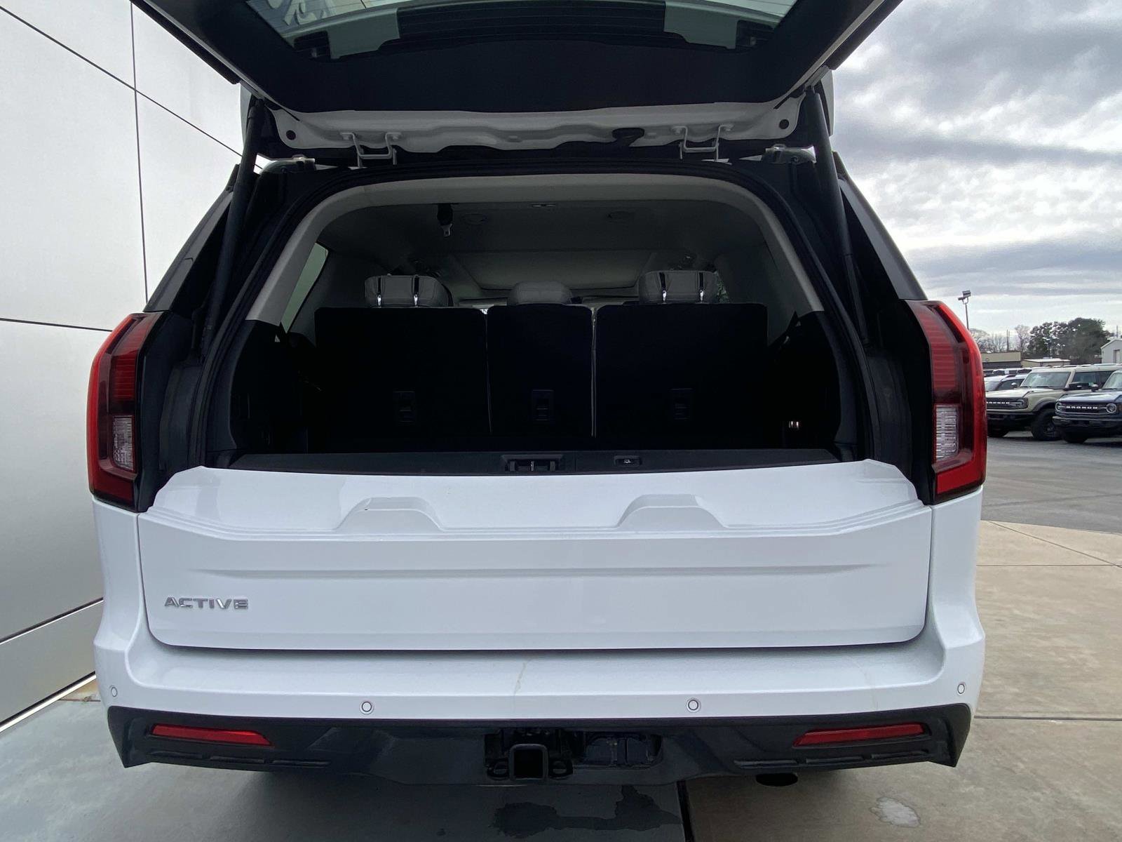 Used 2025 Ford Expedition Active image 8