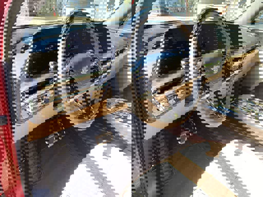 Certified 2025 Cadillac Lyriq Luxury w/ Nappa Leather Package AWD/4WD image 2