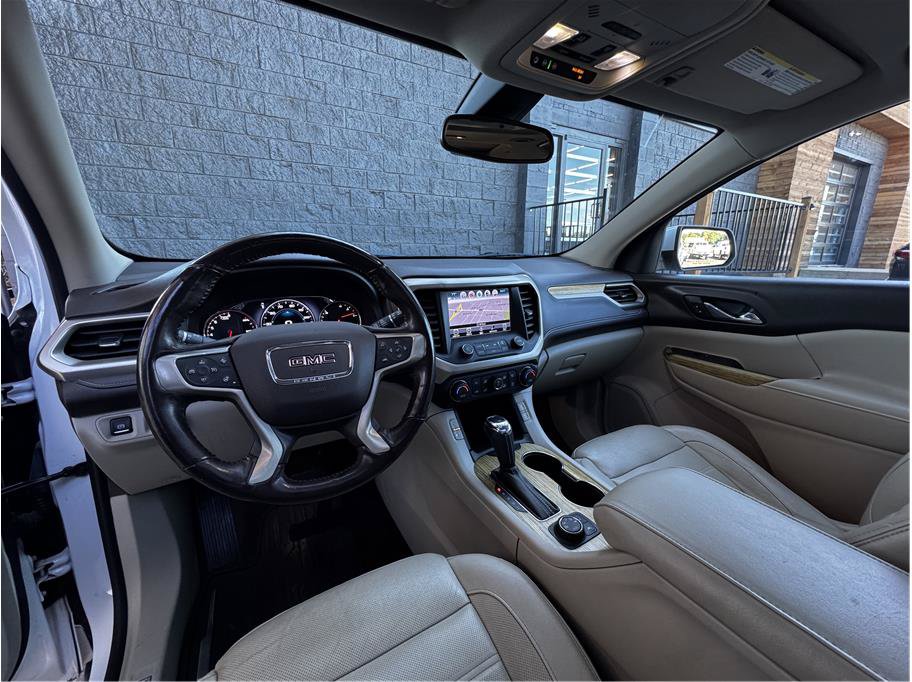 Used 2018 GMC Acadia Denali w/ Technology Package AWD/4WD image 2