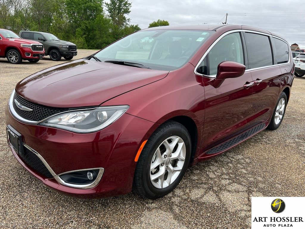Used 2020 Chrysler Pacifica Touring w/ Tire & Wheel Group FWD image 1