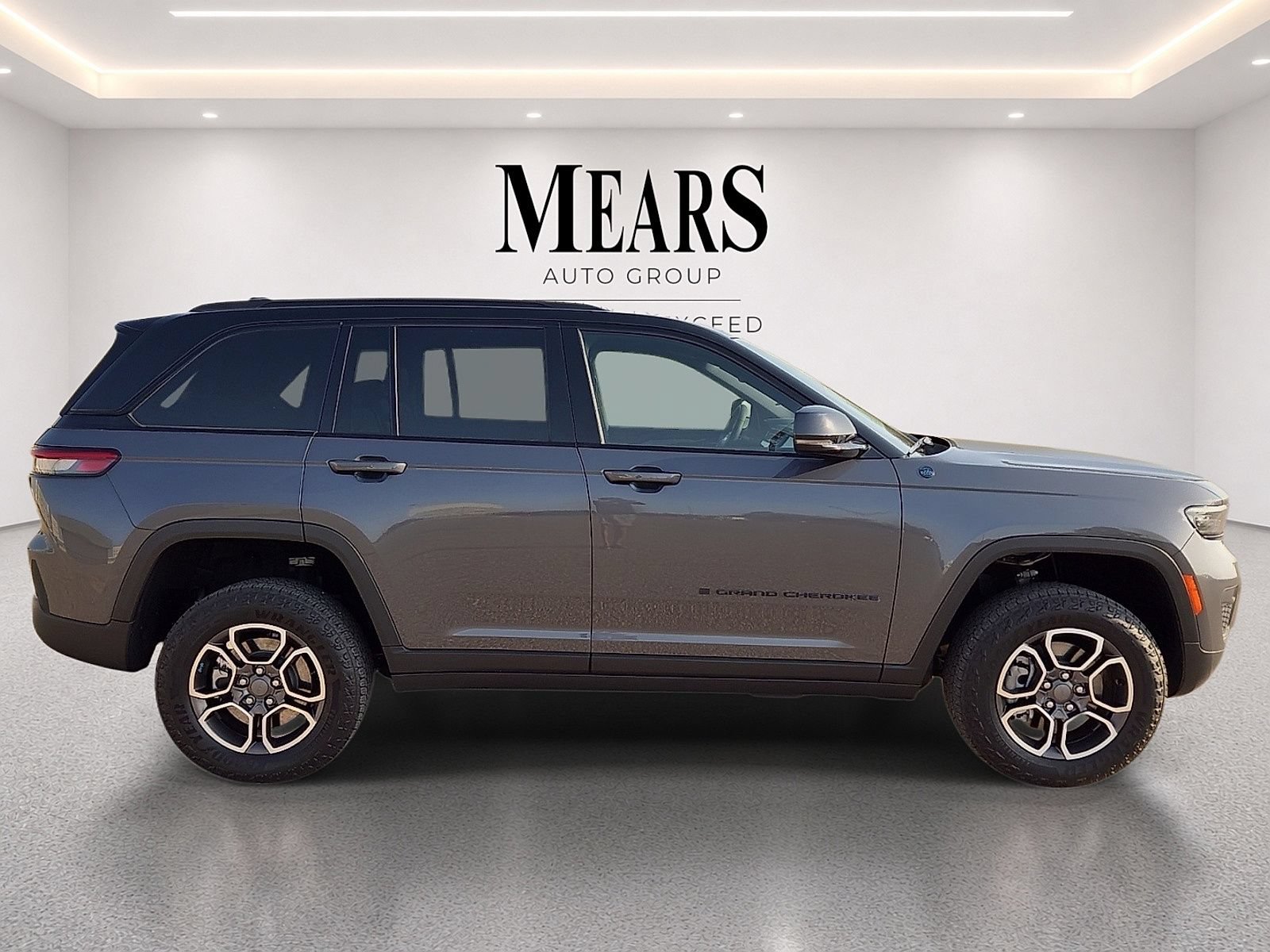 Used 2023 Jeep Grand Cherokee Trailhawk AWD/4WD image 6