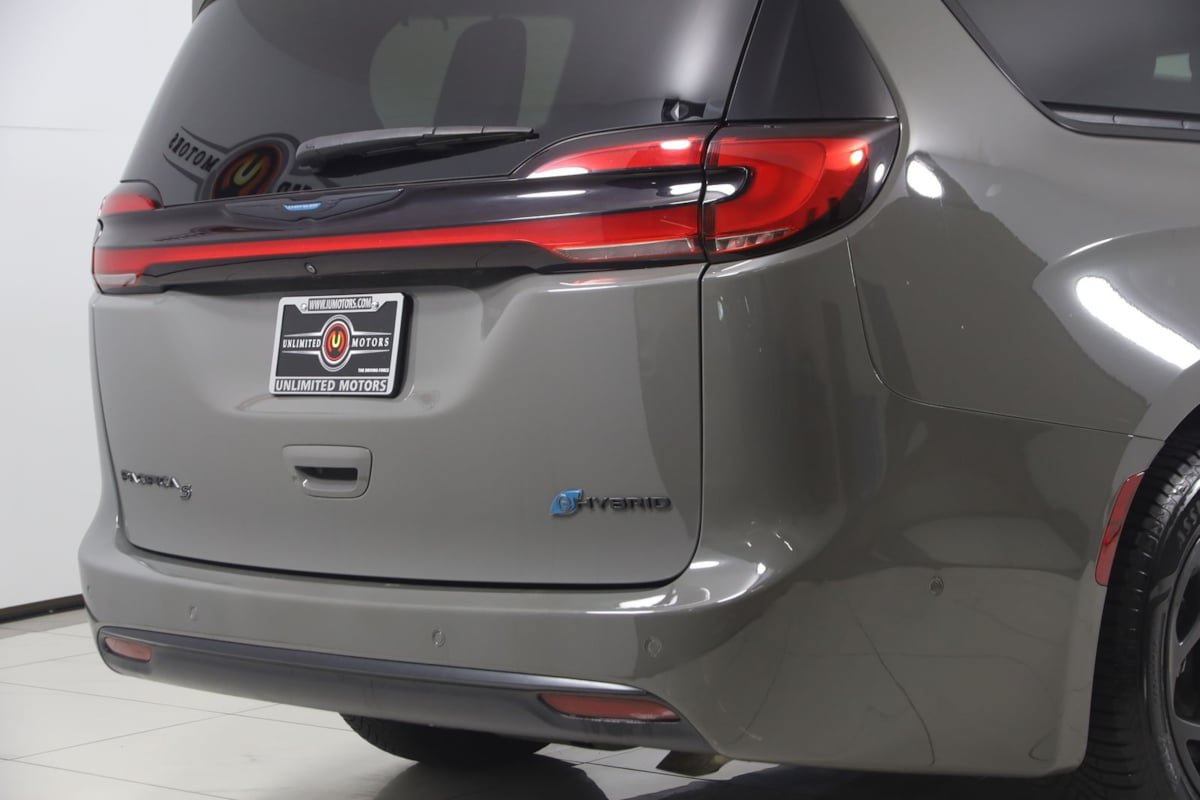 Used 2021 Chrysler Pacifica Touring-L w/ S Appearance Package FWD image 45