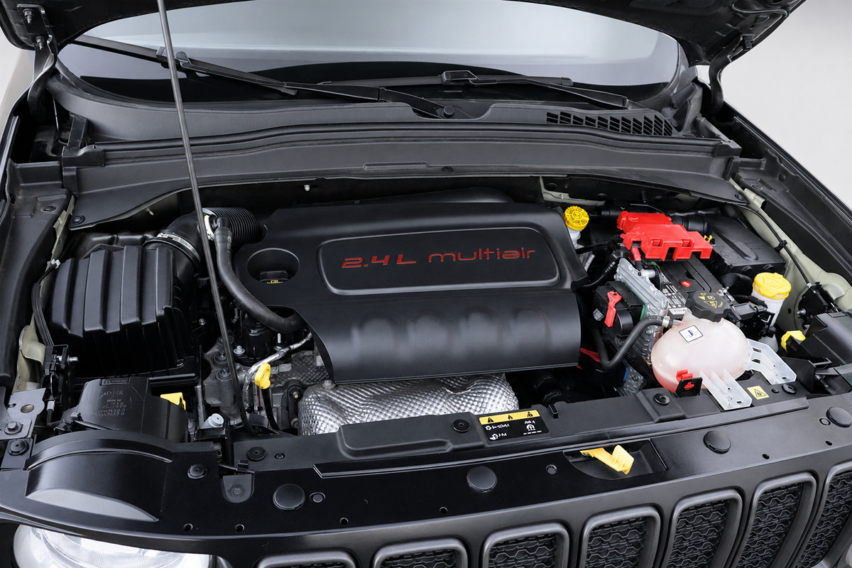 Used 2021 Jeep Renegade Latitude AWD/4WD image 43