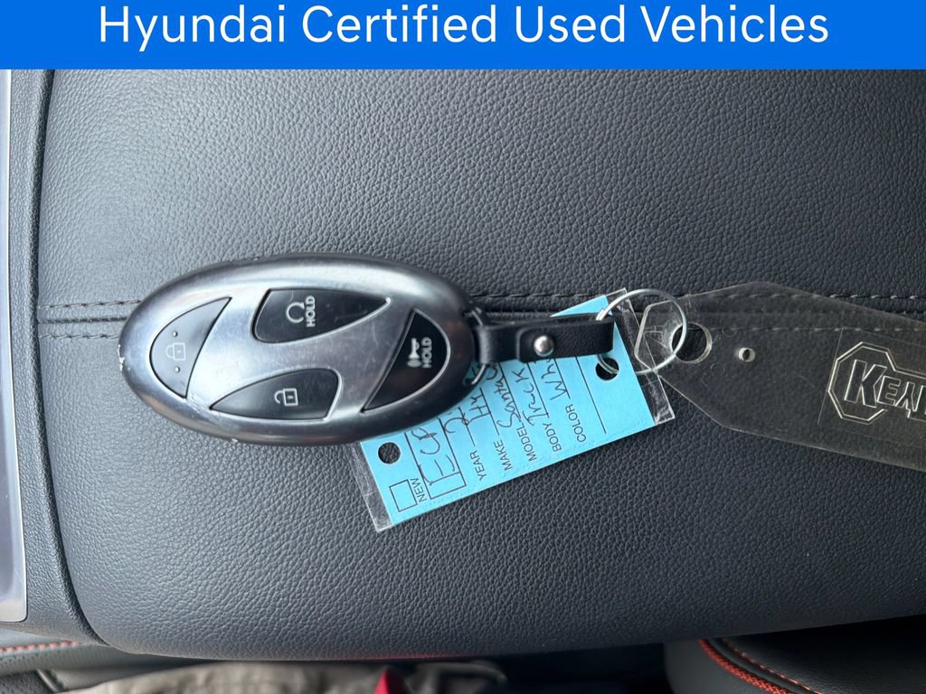 Certified 2025 Hyundai Santa Cruz Limited AWD/4WD image 35