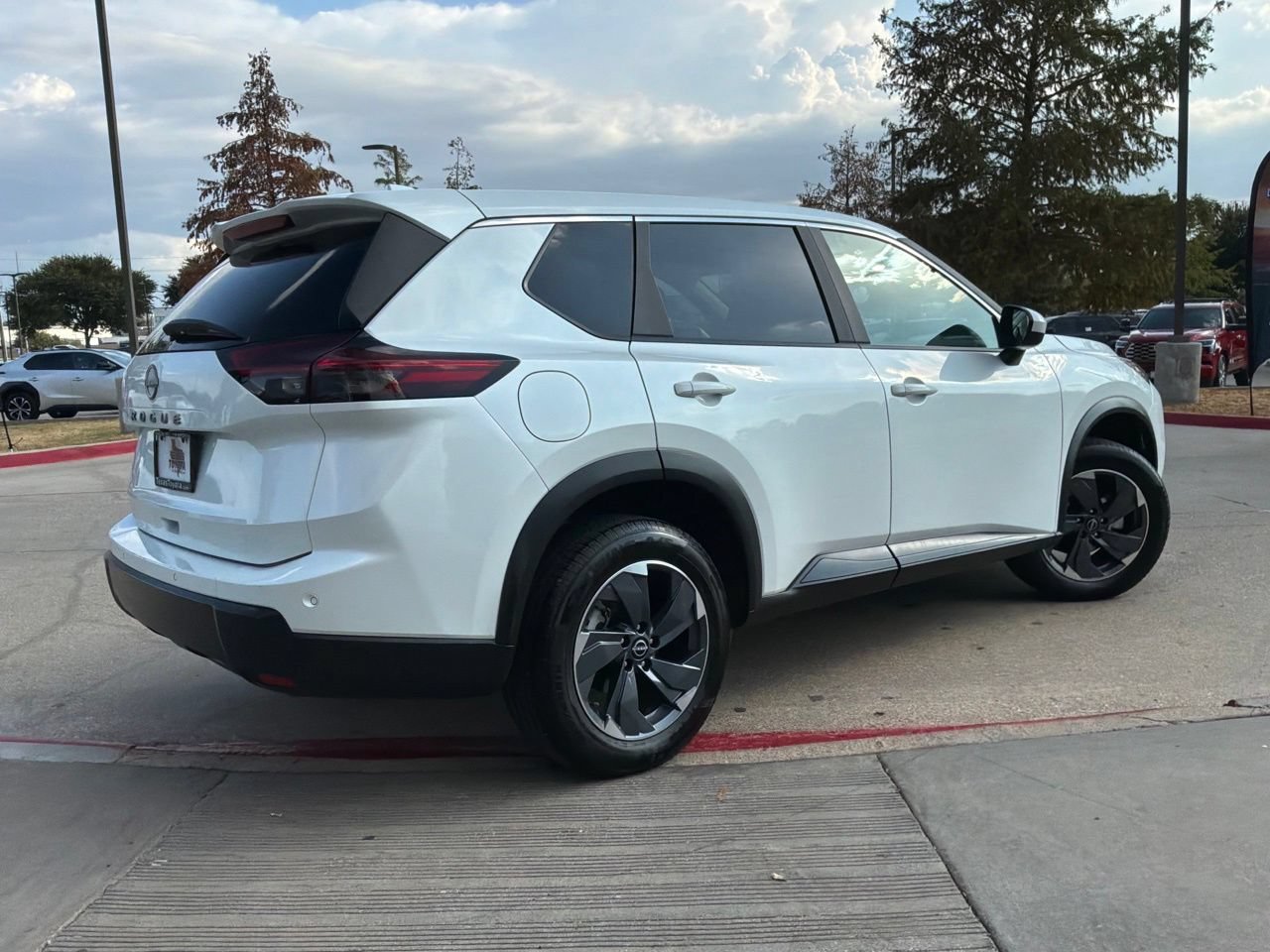 Used 2025 Nissan Rogue SV FWD image 6