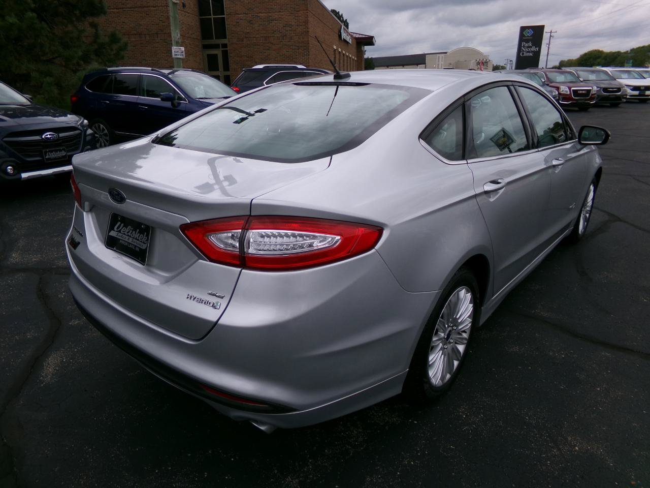Used 2014 Ford Fusion SE FWD image 3
