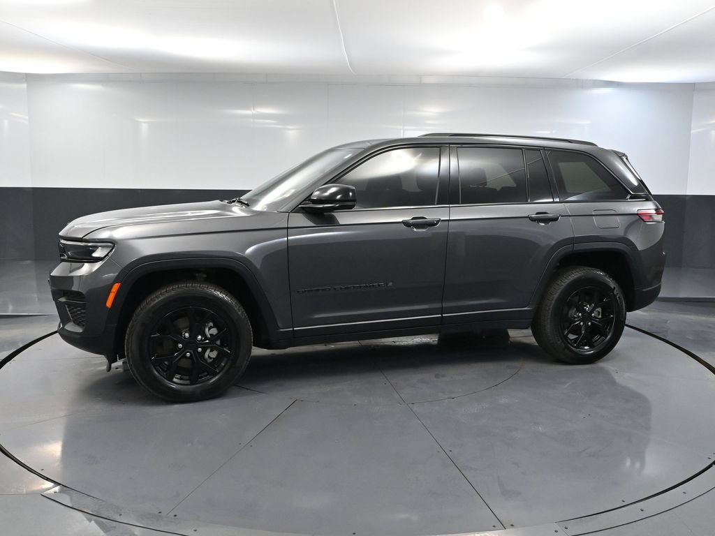Used 2024 Jeep Grand Cherokee Altitude AWD/4WD image 8