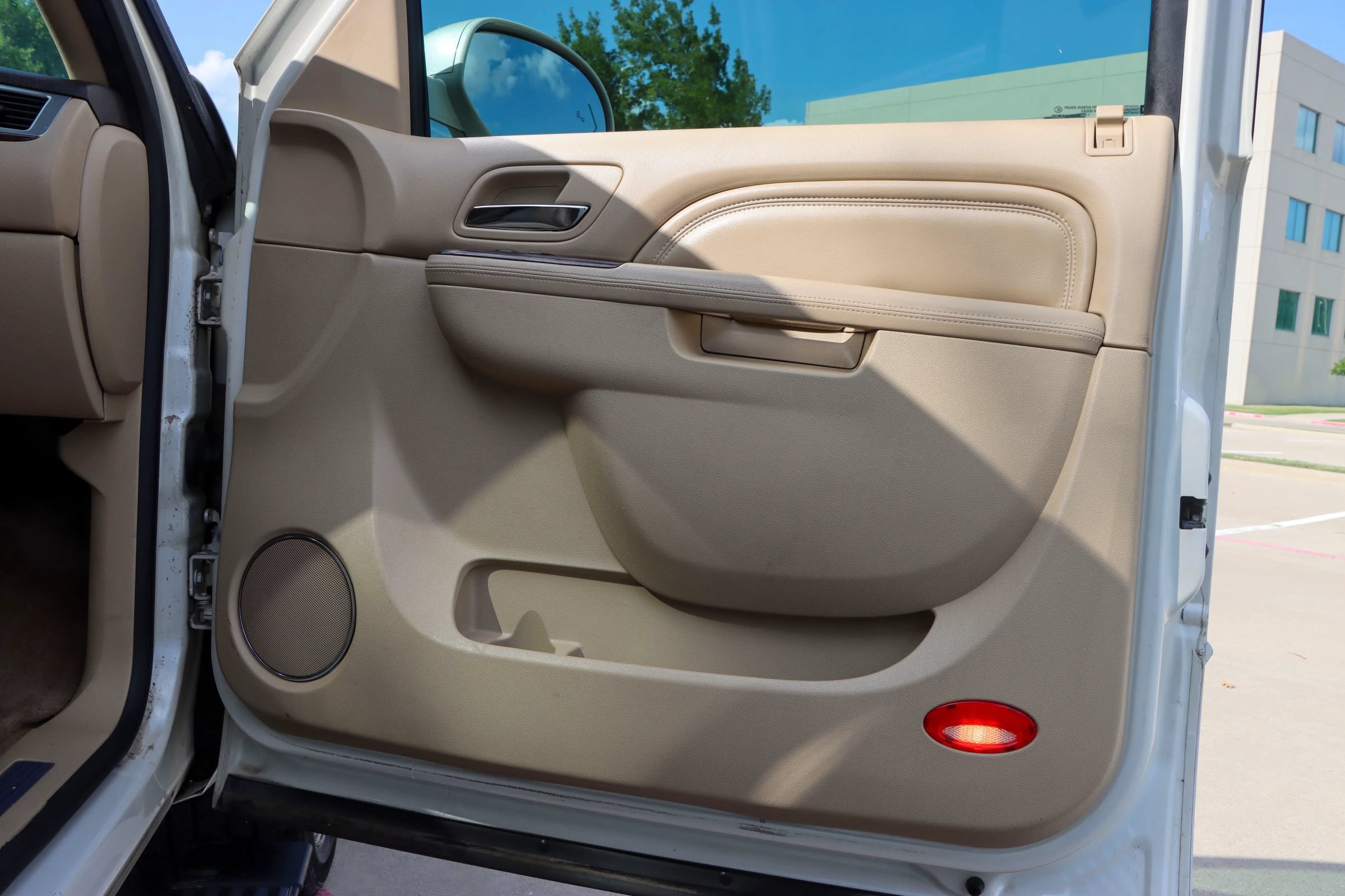 Used 2014 Cadillac Escalade Premium RWD image 10