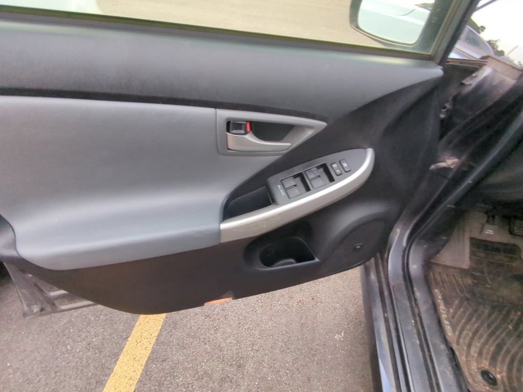 Used 2015 Toyota Prius Four w/ Four Season Floor Mat Package FWD image 8