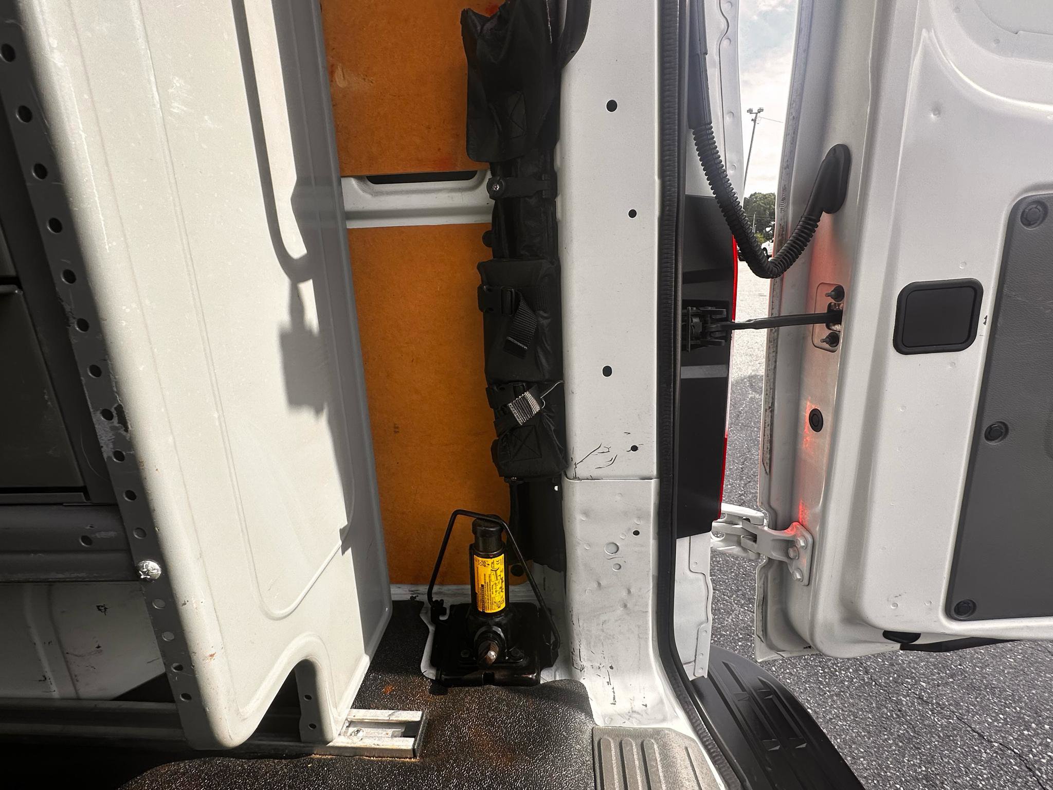 Used 2015 Nissan NV 2500 SV image 31