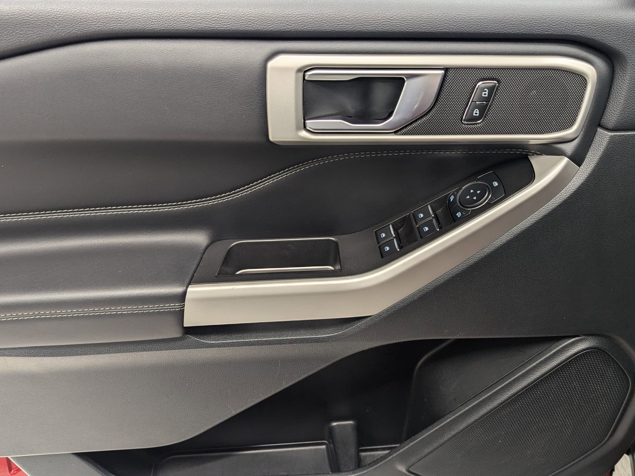 Certified 2023 Ford Explorer XLT w/ Class IV Trailer Tow Package image 10