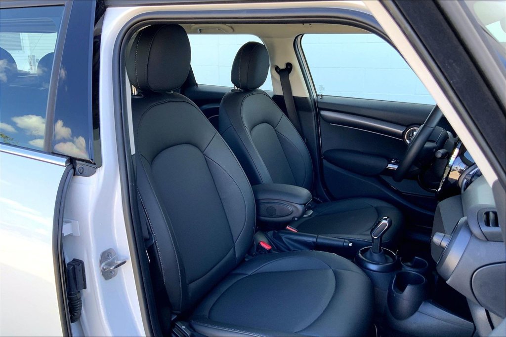 Certified 2024 MINI Cooper 4-Door Hardtop FWD image 8