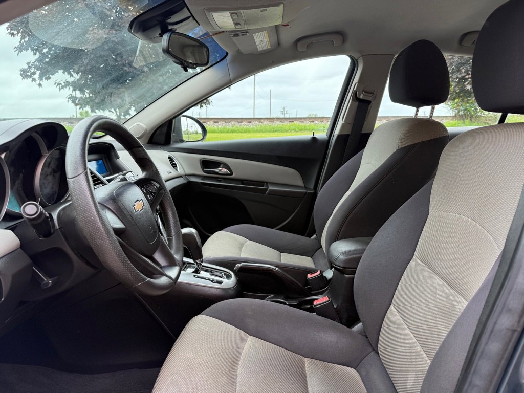 Used 2012 Chevrolet Cruze LS w/ Connectivity Package FWD image 9