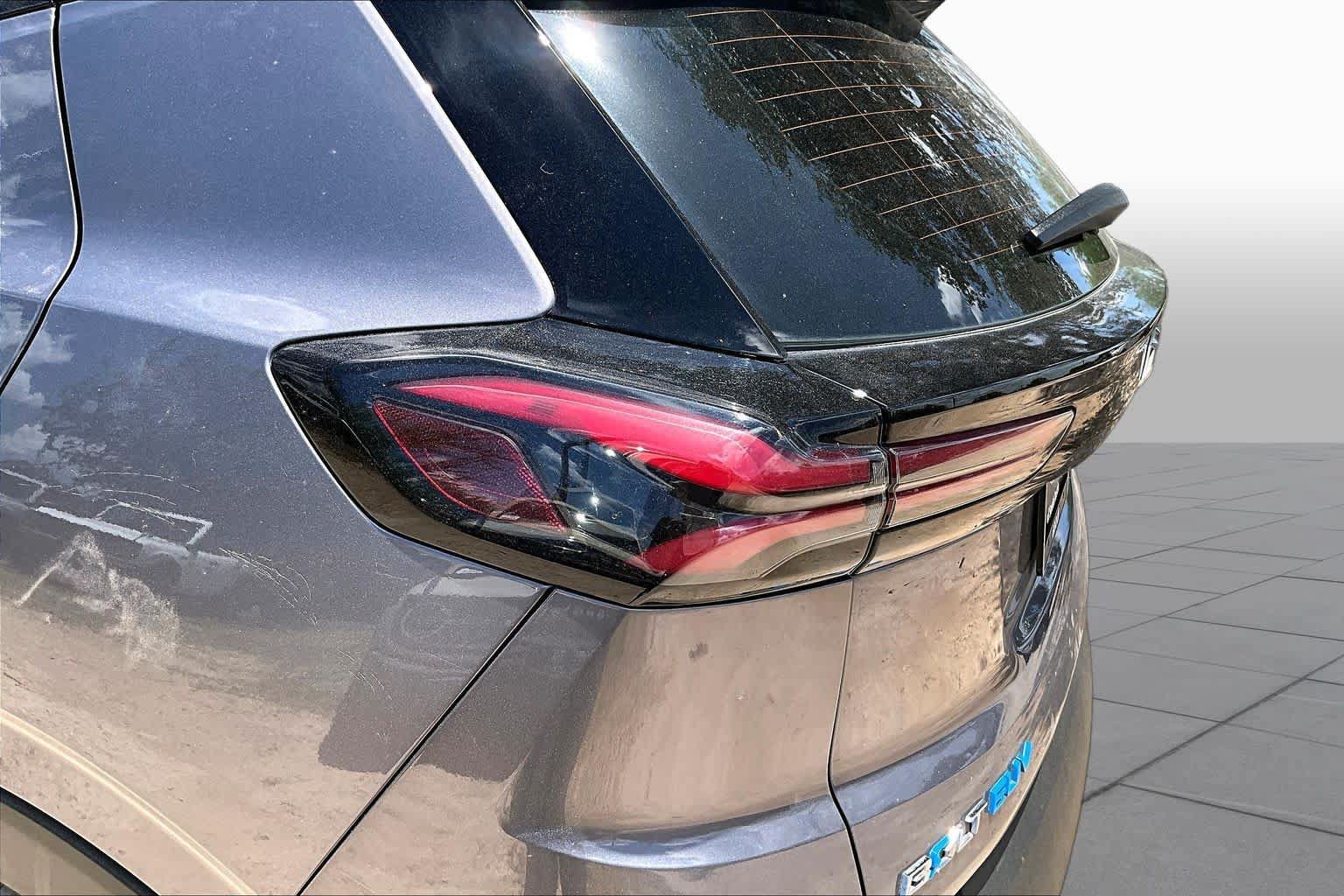 Used 2022 Chevrolet Bolt EUV LT w/ Comfort Package FWD image 27