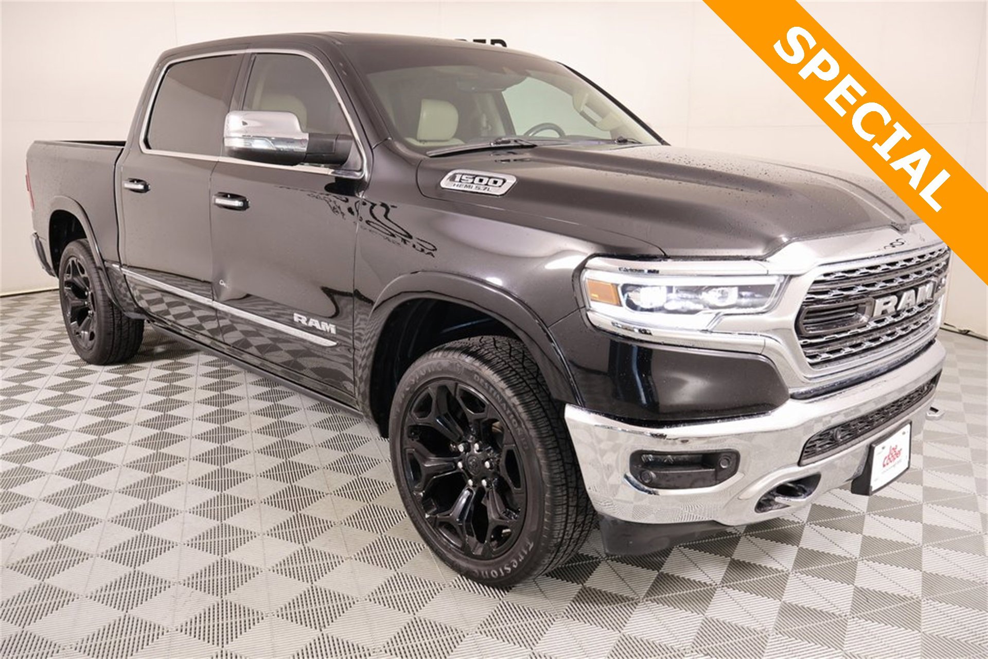 Used 2019 RAM 1500 Limited image 1