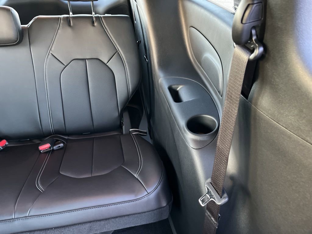 New 2026 Chrysler Pacifica Select w/ S Appearance Package image 44