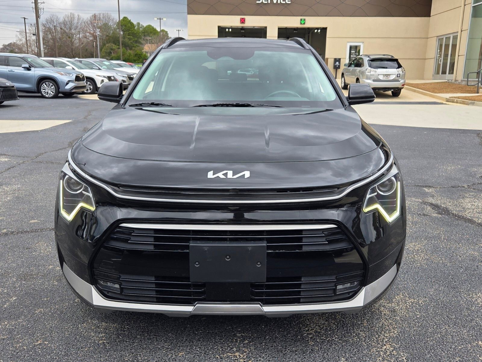 Used 2023 Kia Niro EX Touring image 2