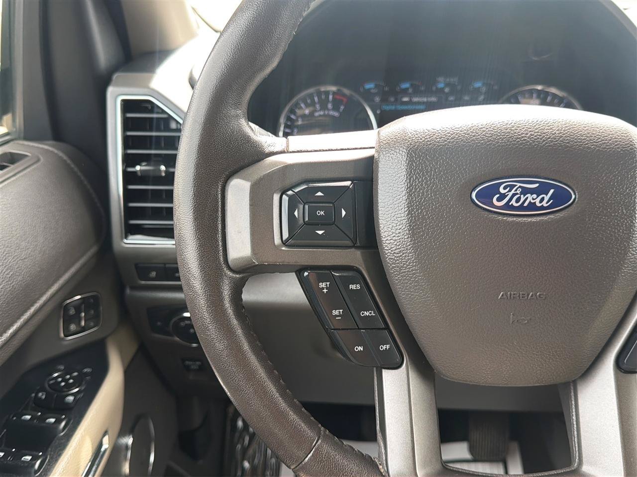 Used 2018 Ford Expedition Max XLT w/ Equipment Group 202A AWD/4WD image 28