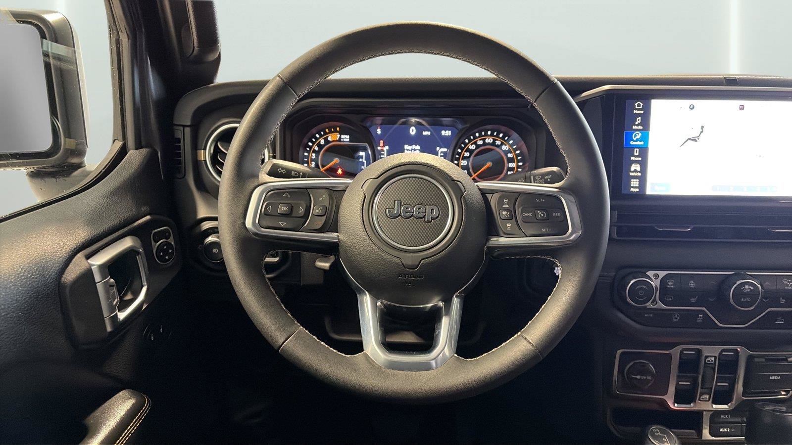 Used 2025 Jeep Wrangler Unlimited Sahara AWD/4WD image 12
