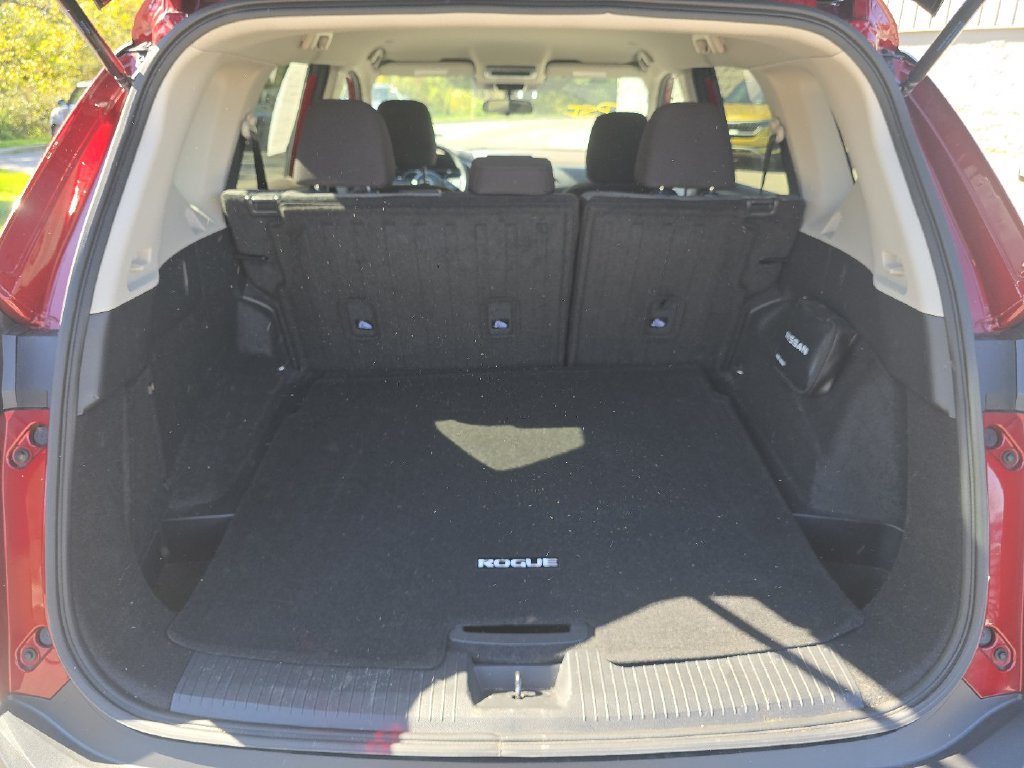 Used 2023 Nissan Rogue SV AWD/4WD image 17