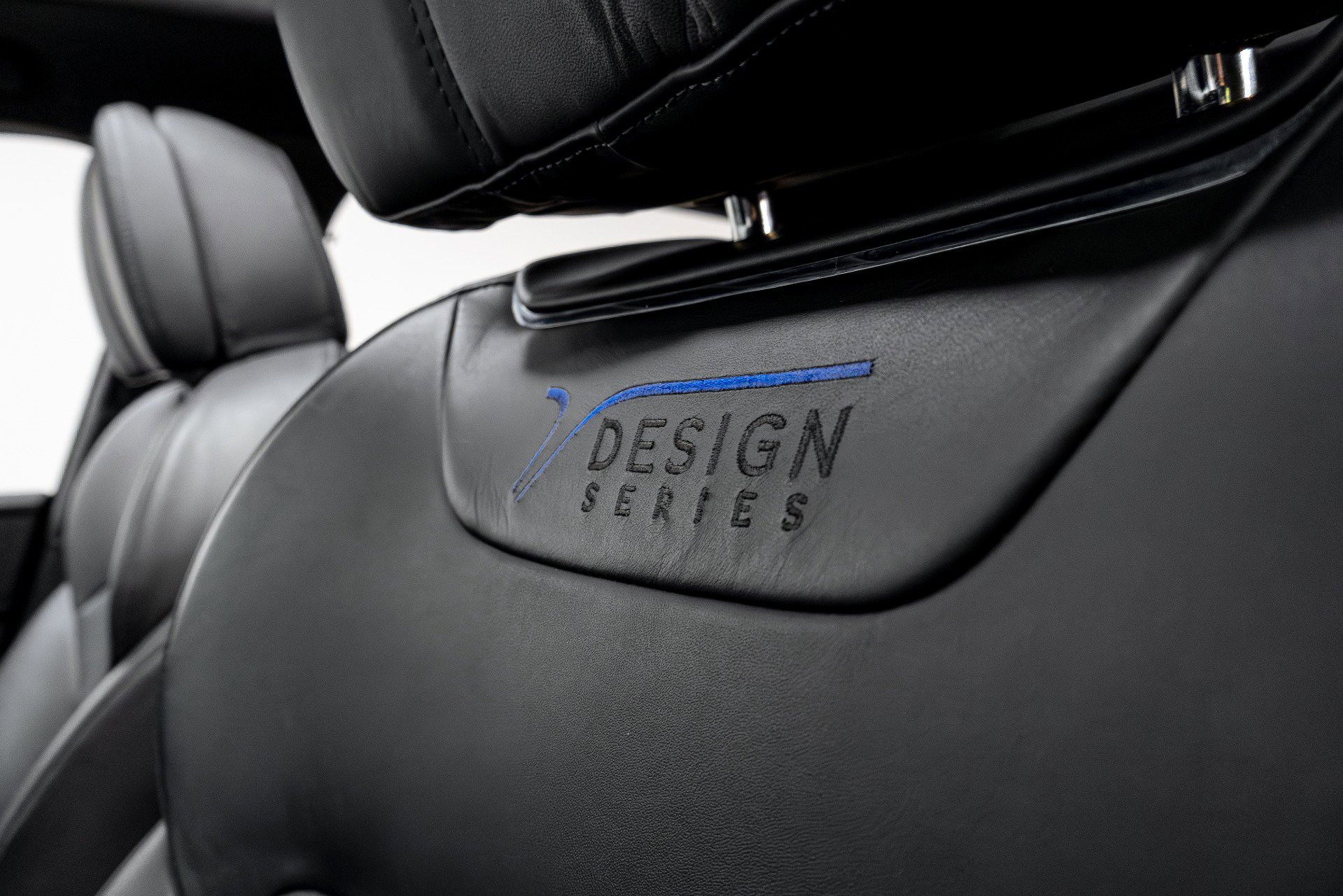 Used 2020 Bentley Bentayga Design Series image 8