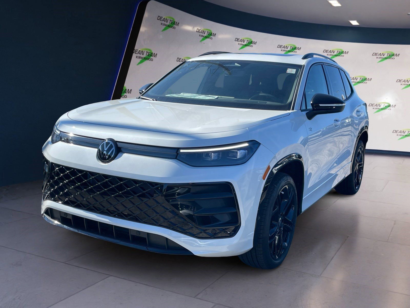 New 2026 Volkswagen Tiguan SE R-Line AWD/4WD image 2