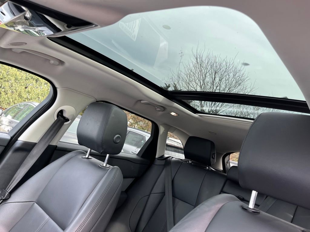 Used 2024 Land Rover Range Rover Velar S image 16