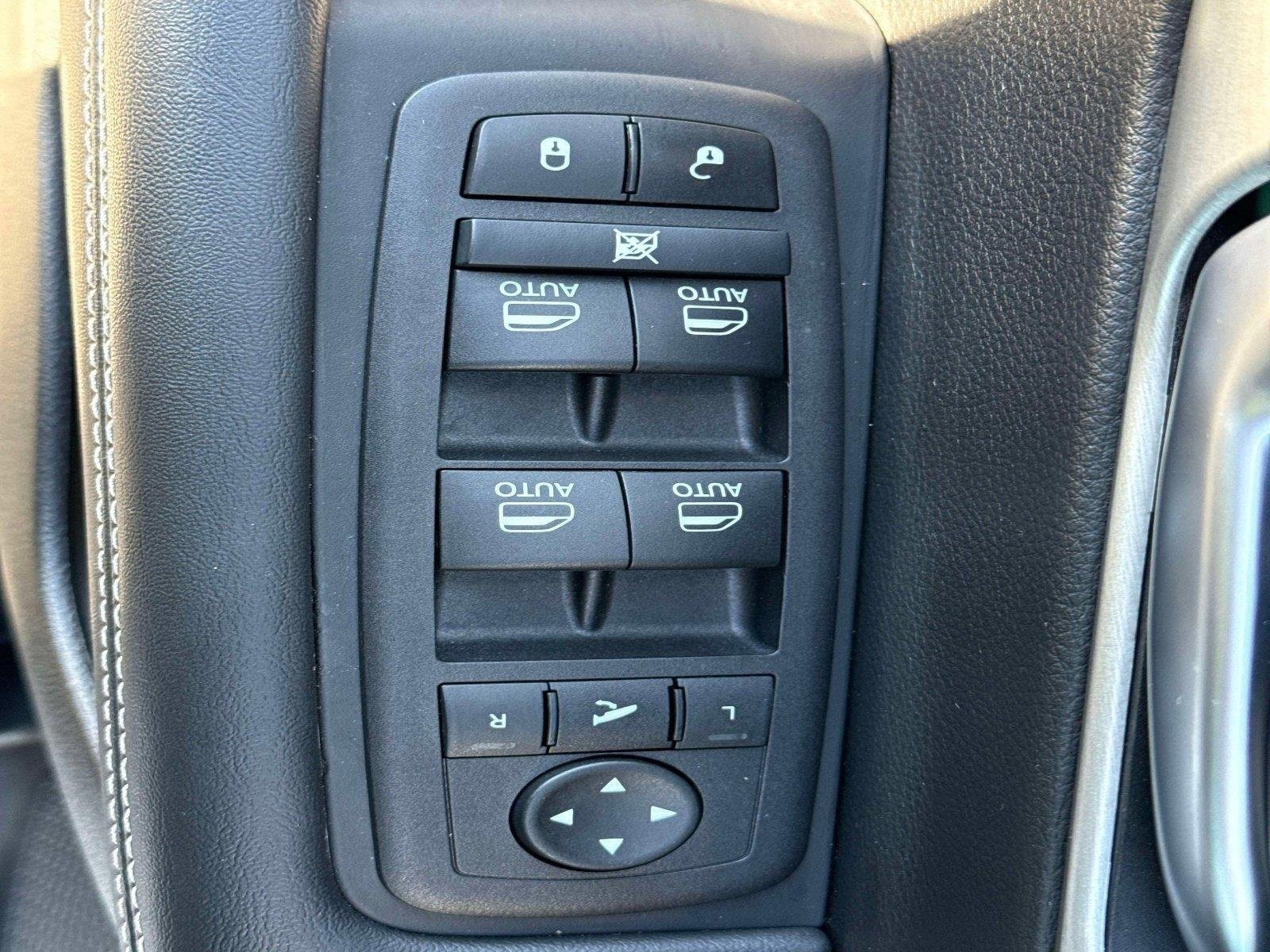 Used 2024 Chrysler Pacifica Limited w/ S Appearance Package image 20