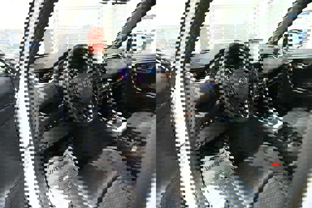 Used 2020 Toyota RAV4 XSE image 15