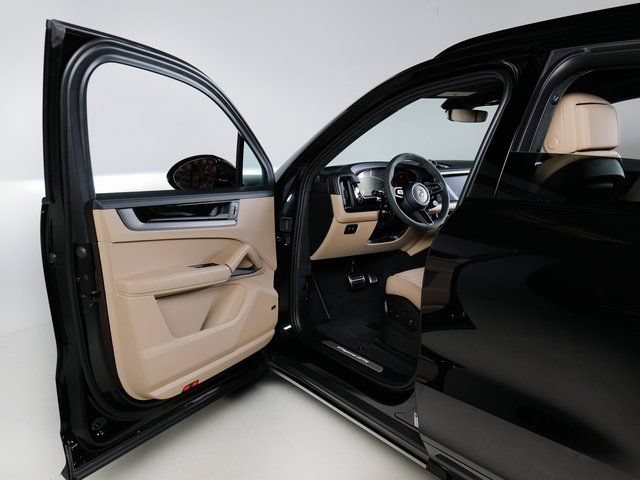 New 2026 Porsche Cayenne GTS AWD/4WD image 27