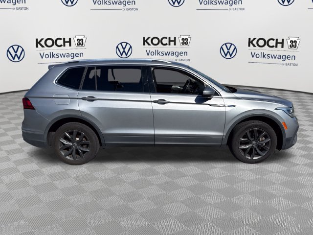 Used 2022 Volkswagen Tiguan SE w/ Panoramic Sunroof Package AWD/4WD image 9