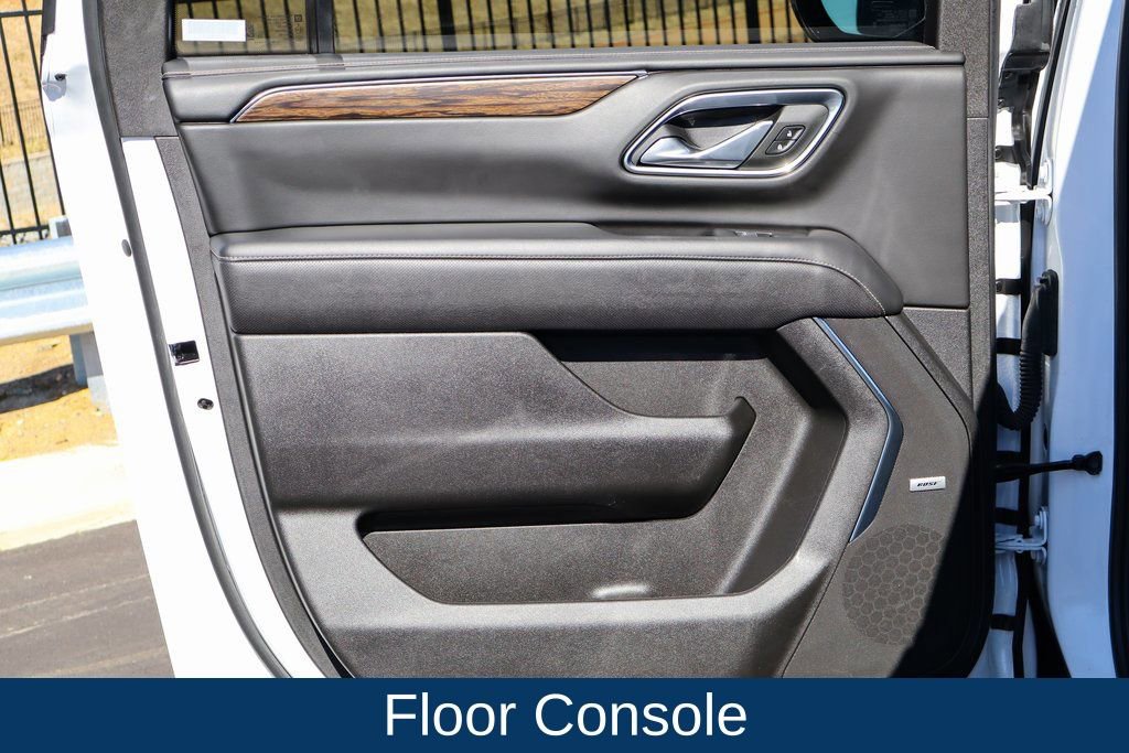 Used 2023 Chevrolet Suburban Premier image 38