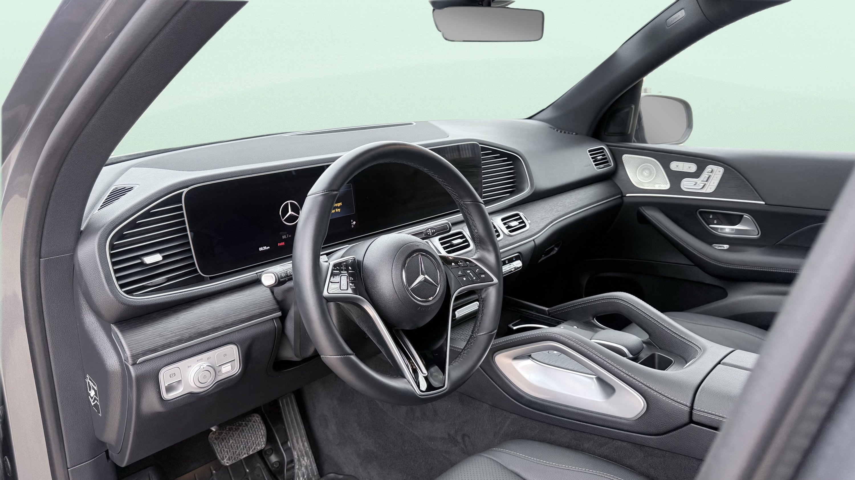 Used 2025 Mercedes-Benz GLE 450e 4MATIC image 9