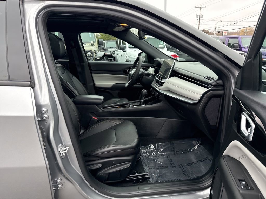 Certified 2023 Jeep Compass Limited w/ Sun and Sound Group image 28