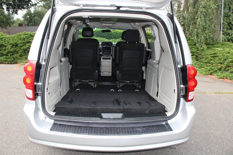 Used 2012 Dodge Grand Caravan Crew FWD image 17