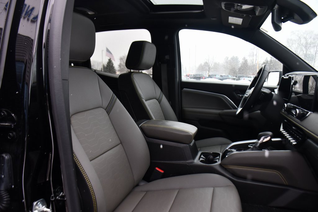 Used 2025 Chevrolet Colorado ZR2 image 16