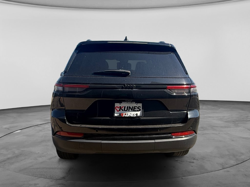 Used 2024 Jeep Grand Cherokee Altitude AWD/4WD image 9