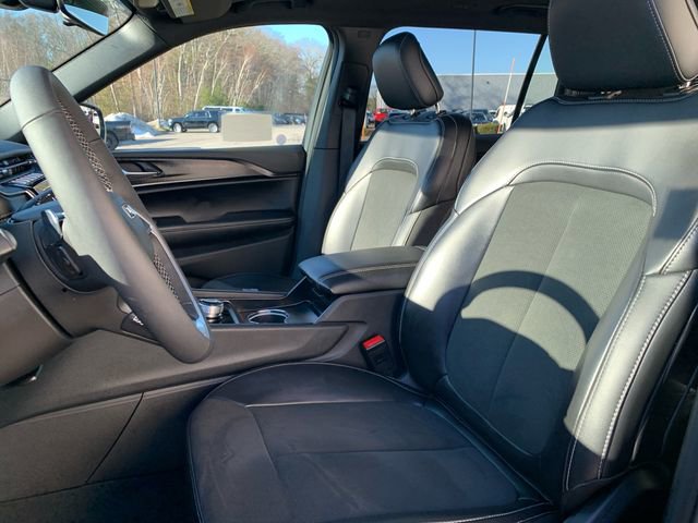 Used 2025 Jeep Grand Cherokee L Altitude image 40