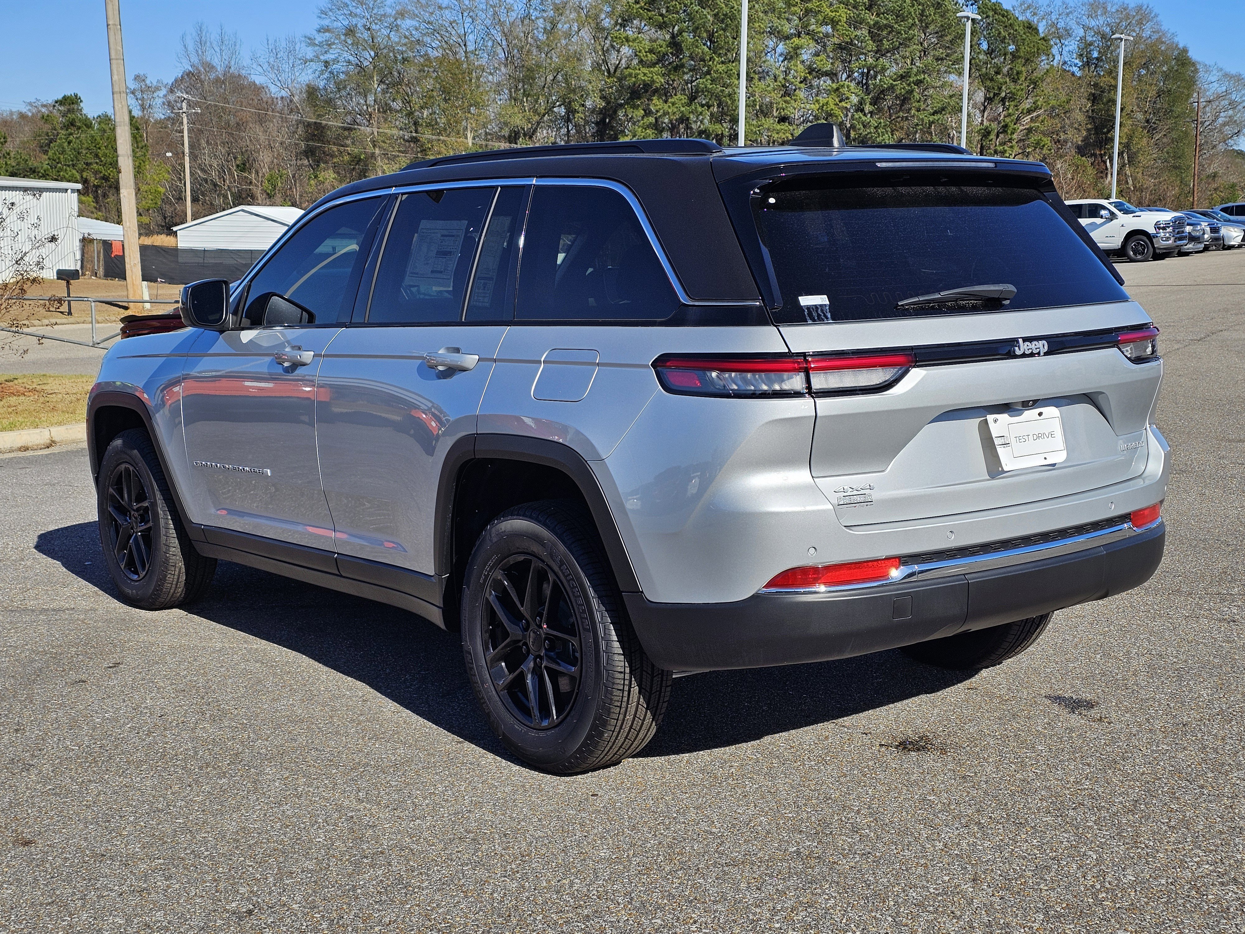 New 2024 Jeep Grand Cherokee Laredo X w/ Luxury Tech Group I image 13
