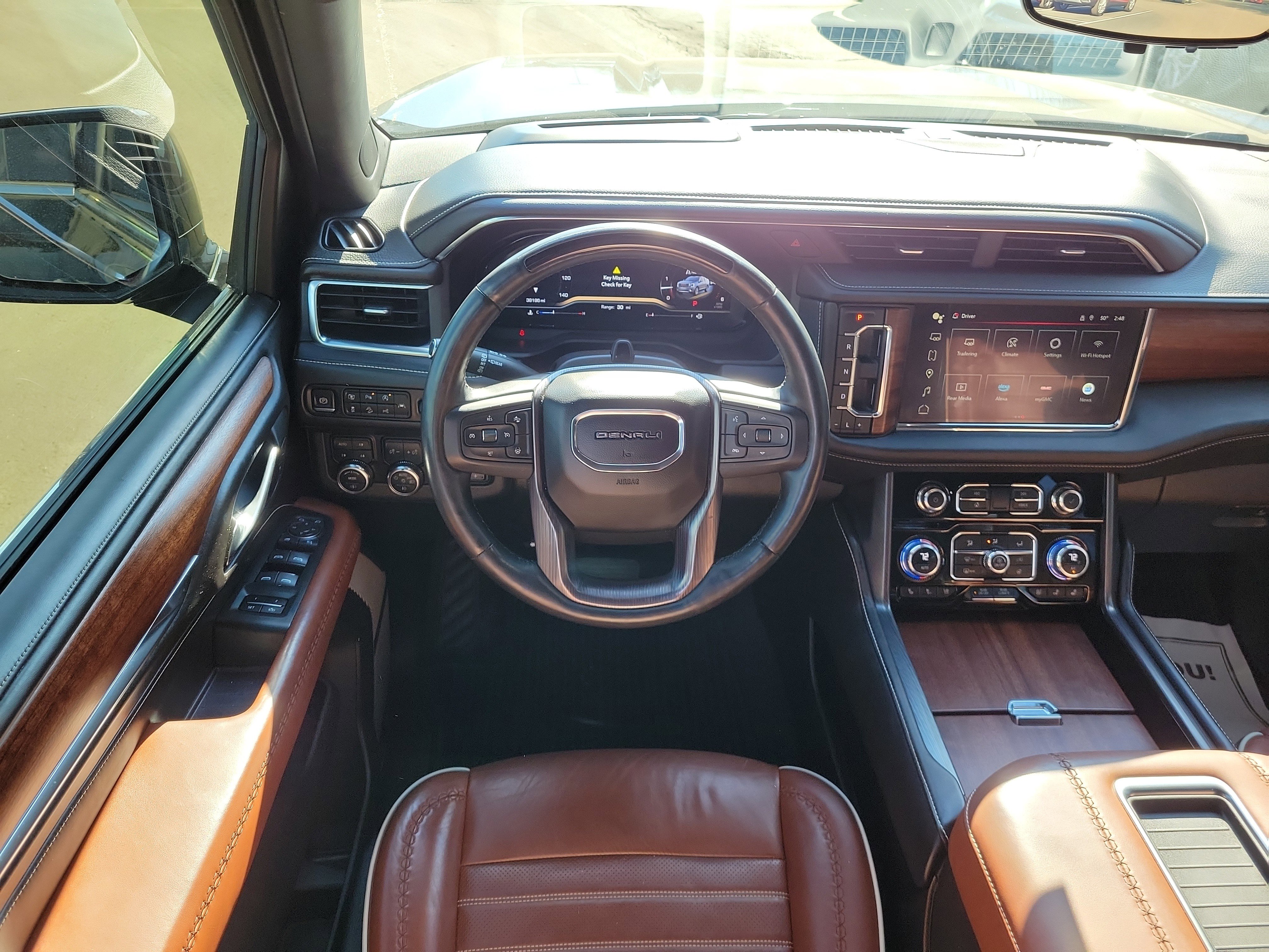 Used 2023 GMC Yukon Denali Ultimate image 11