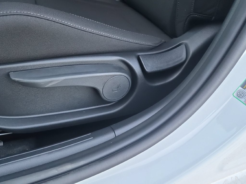 New 2026 Hyundai Elantra Sport FWD image 15