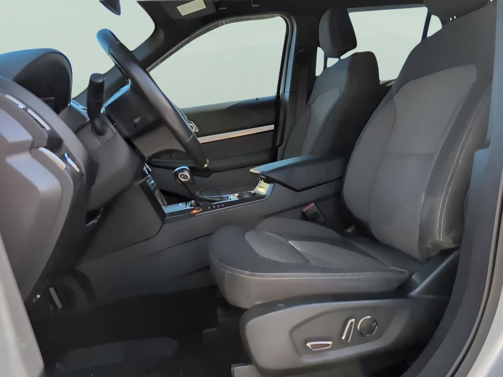 Used 2018 Ford Explorer XLT image 32