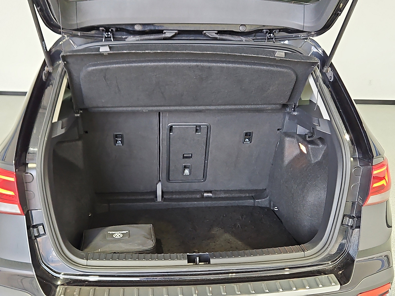 Certified 2023 Volkswagen Taos SE w/ Panoramic Sunroof Package FWD image 6