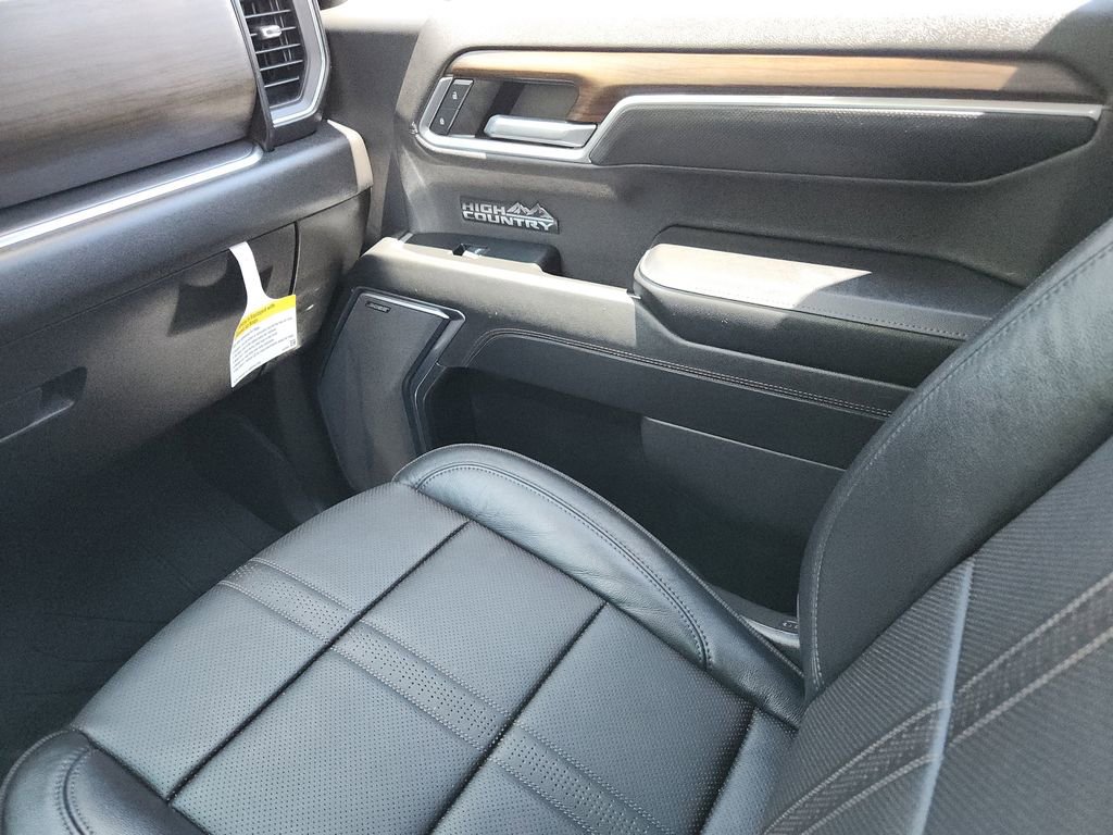 Used 2024 Chevrolet Silverado 1500 High Country w/ Midnight Edition AWD/4WD image 16